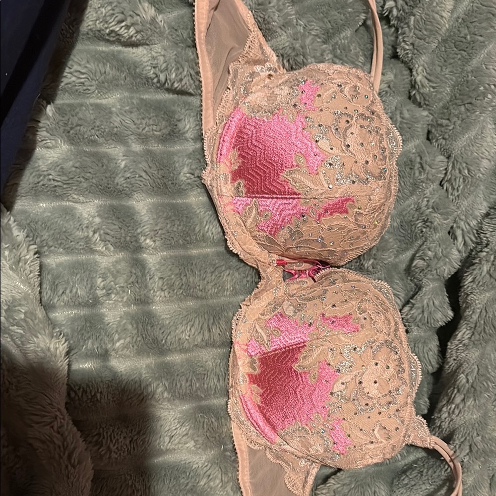 Victoria’s Secret 32C push-up bra Elegant Pink and Cream Lace Bra